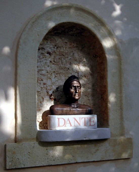 Develación de busto de Dante Alighieri