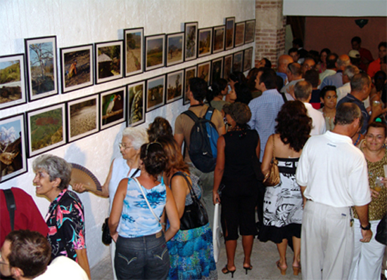 Exposición fotográfica “Entre espinas flores”